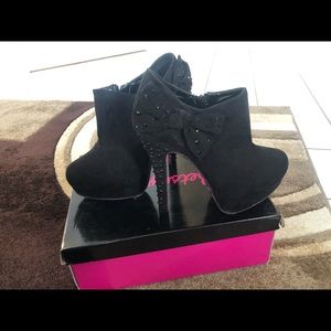 Betseyville Heels